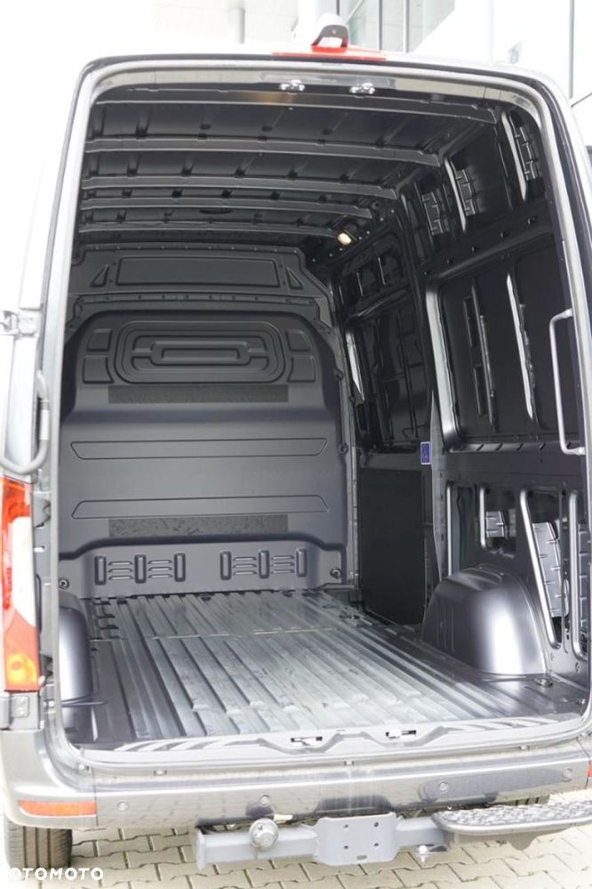 Mercedes-Benz Sprinter - 22