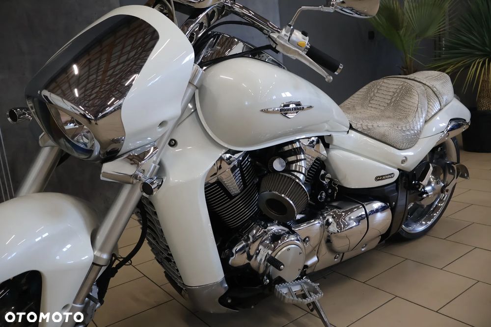 Suzuki Intruder - 27