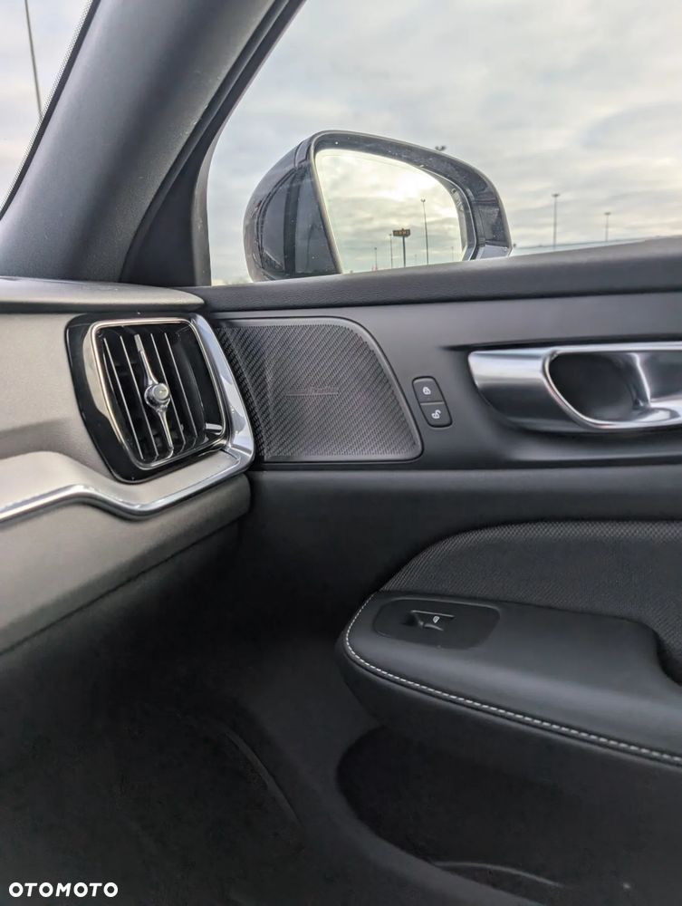 Volvo V60 B4 B R-Design - 35