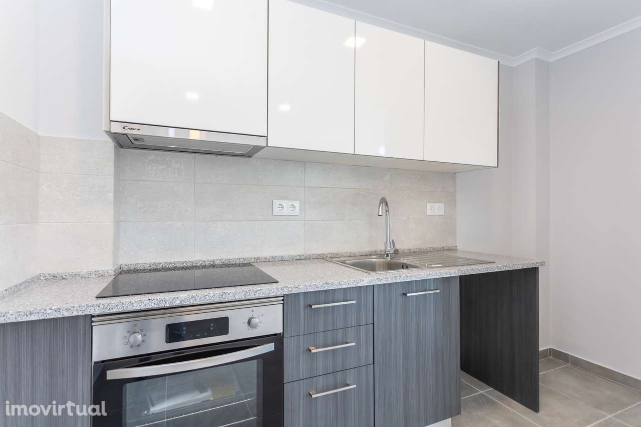 Arrendo Apartamento T1 remodelado- Foros de Amora, Seixal – 750 Eur - Grande imagem: 4/13