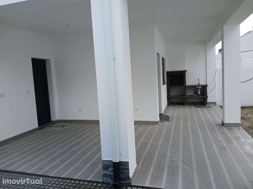 Moradia Nova em Fernão Ferro - Próximo ao Parque das Lagoas - Grande imagem: 2/27