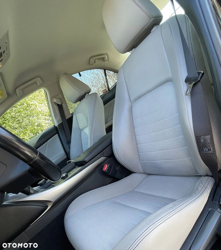 Lexus IS 200t Elite - 8