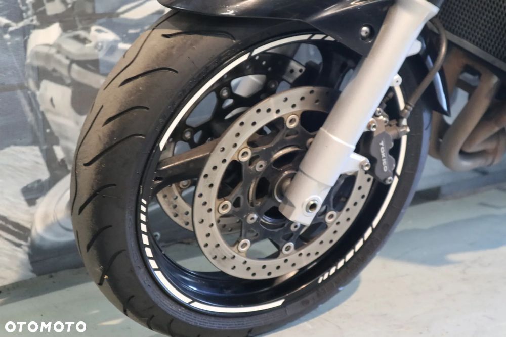 Suzuki GSR - 3