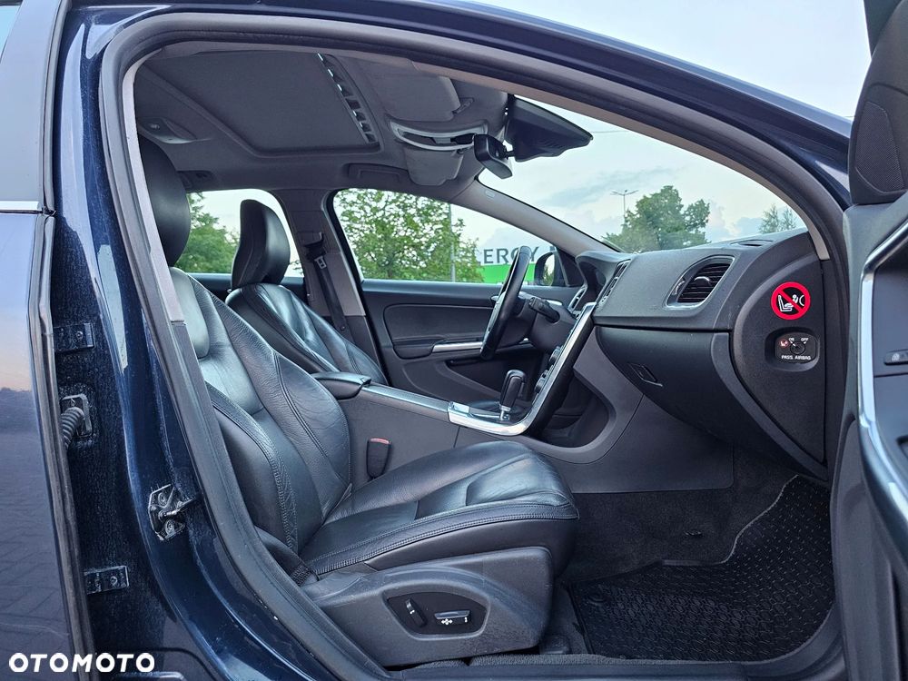 Volvo V60 D5 Geartronic Summum - 17
