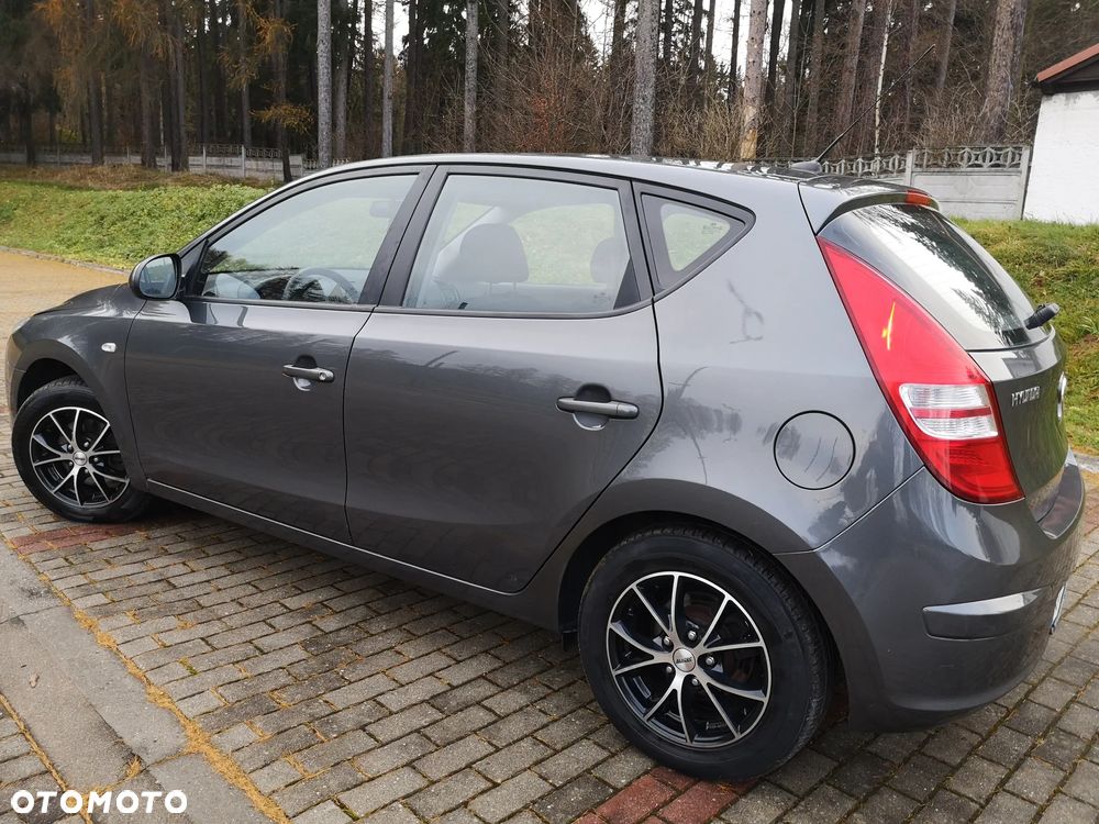 Hyundai i30 ver-1-6-classic - 4