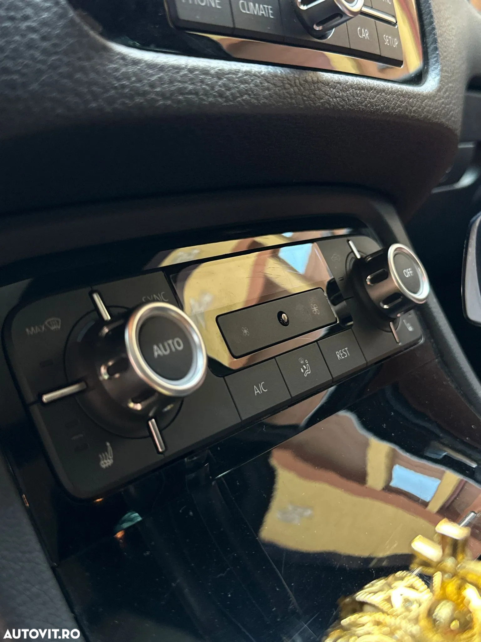 Volkswagen Touareg 3.0 V6 TDI BMT - 25