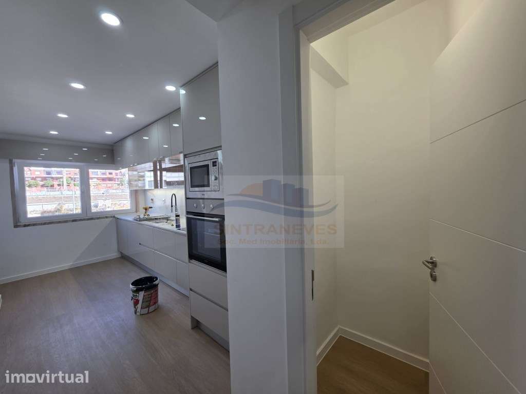 Fantástico T2 totalmente remodelado em Prédio com elevador - Grande imagem: 4/36