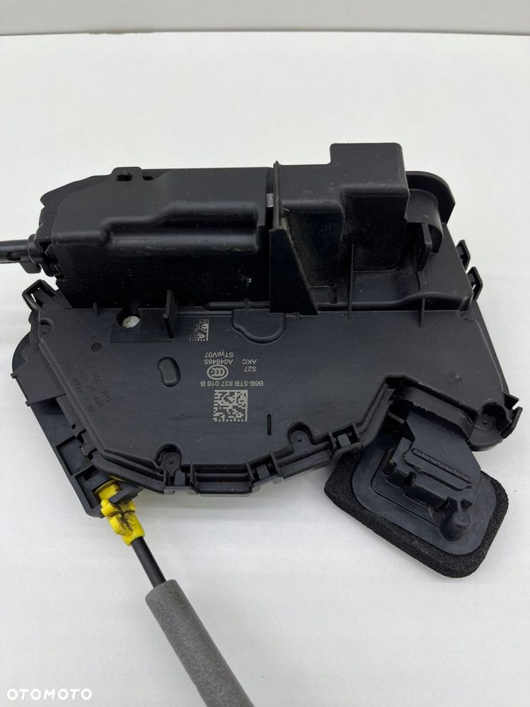 AUDI A3 8Y ZAMEK PRAWY PRZÓD KOMPLET 5N0837017E 5TB837016B - 4