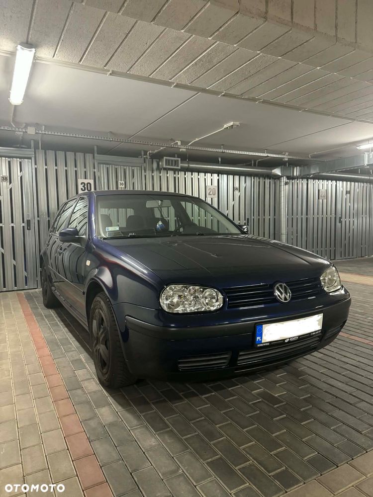 Volkswagen Golf - 1