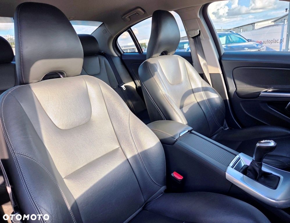 Volvo S60 D2 Drive-E Momentum - 32
