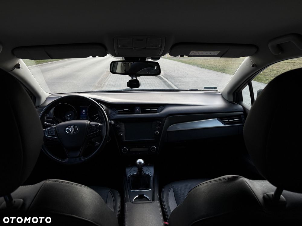 Toyota Avensis 2.0 D-4D Selection - 8