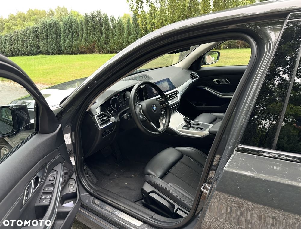 BMW Seria 3 320i Sport Line Shadow sport - 14