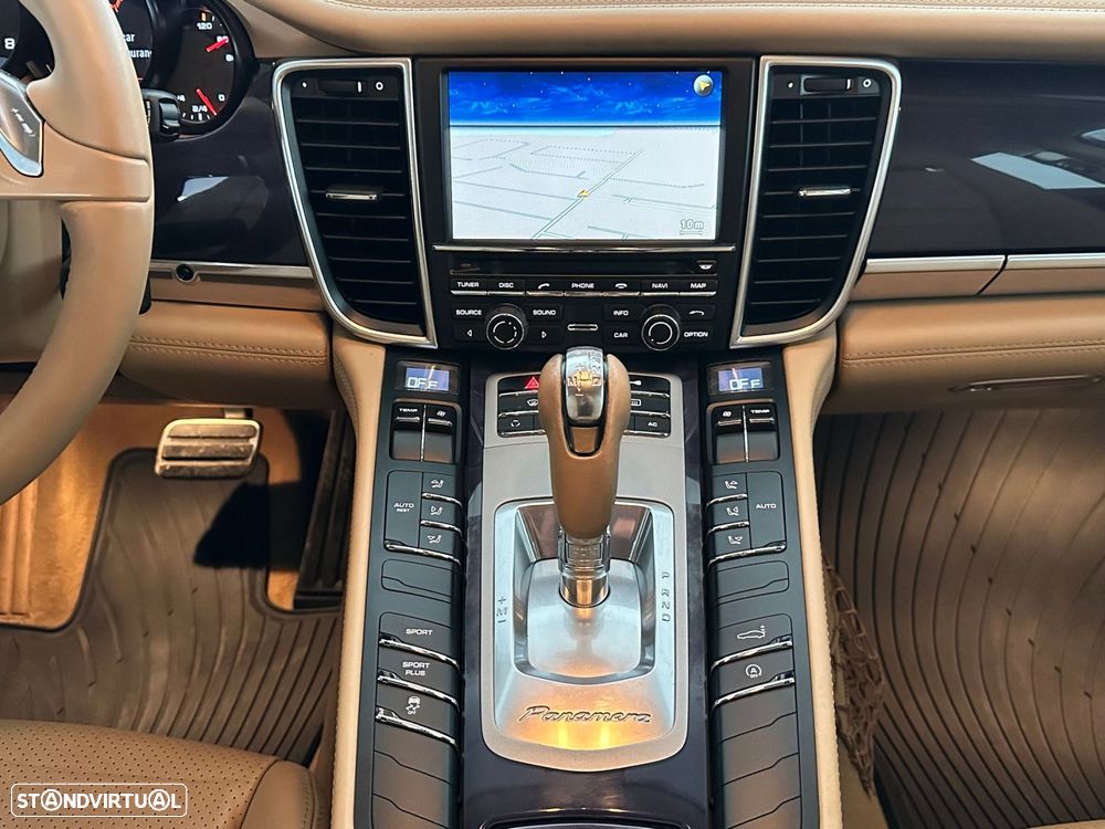 Porsche Panamera 4 PDK - 23