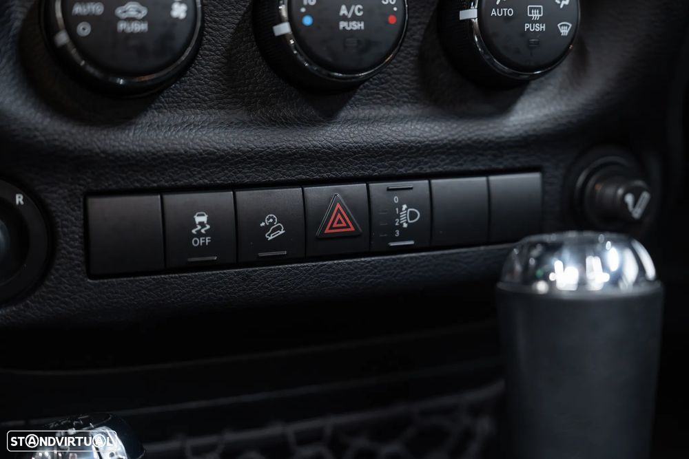 Jeep Wrangler 2.8 CRD Sport - 28