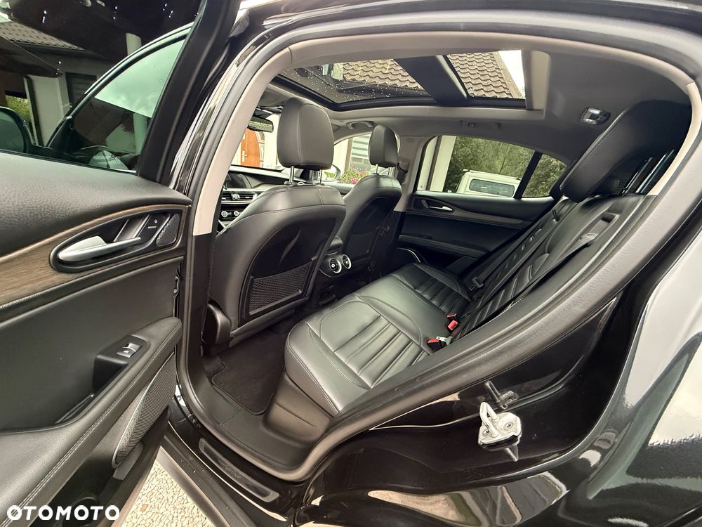 Alfa Romeo Stelvio - 11
