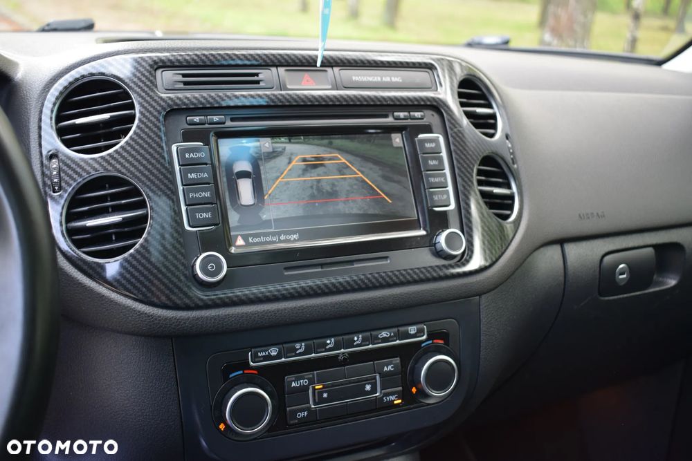 Volkswagen Tiguan 2.0 TDI DPF BlueMotion Technology Lounge Sport & Style - 24