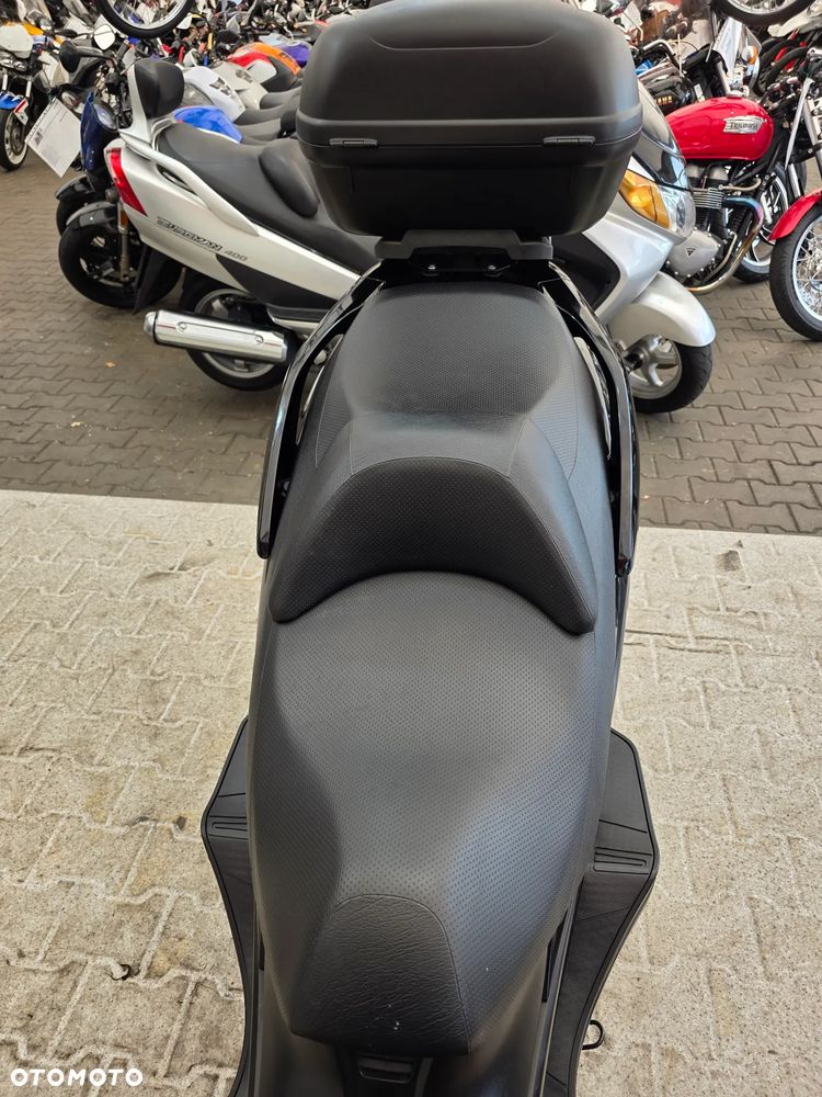 Suzuki Burgman - 27