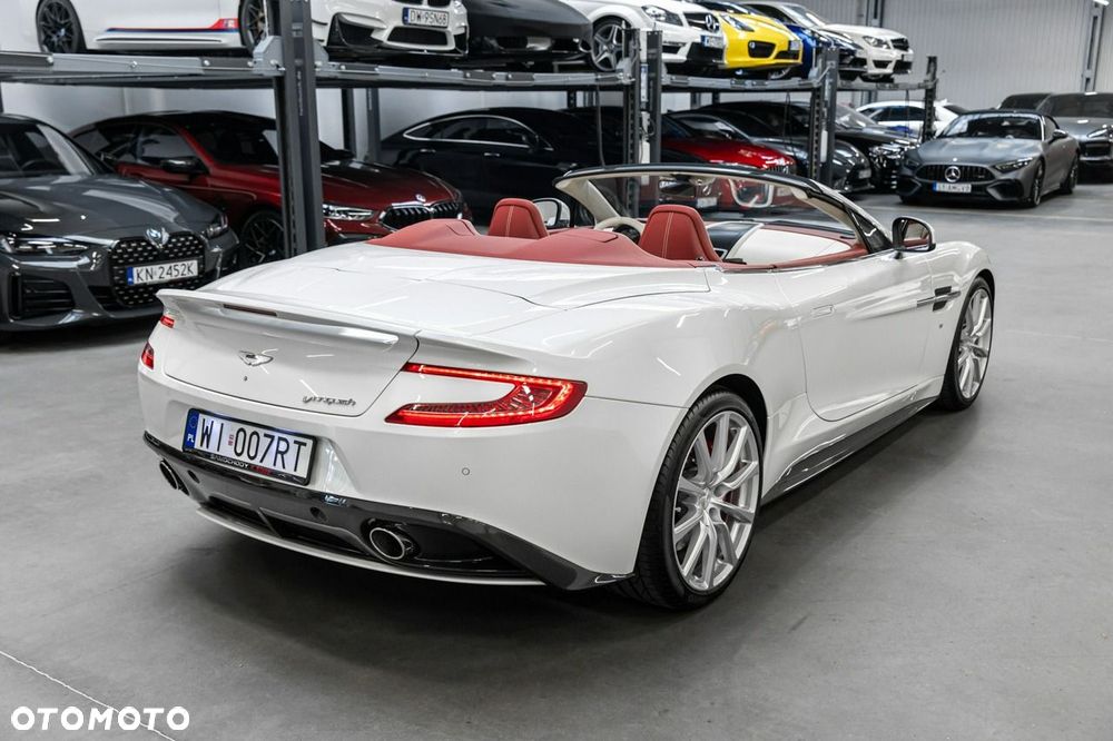 Aston Martin Vanquish - 9