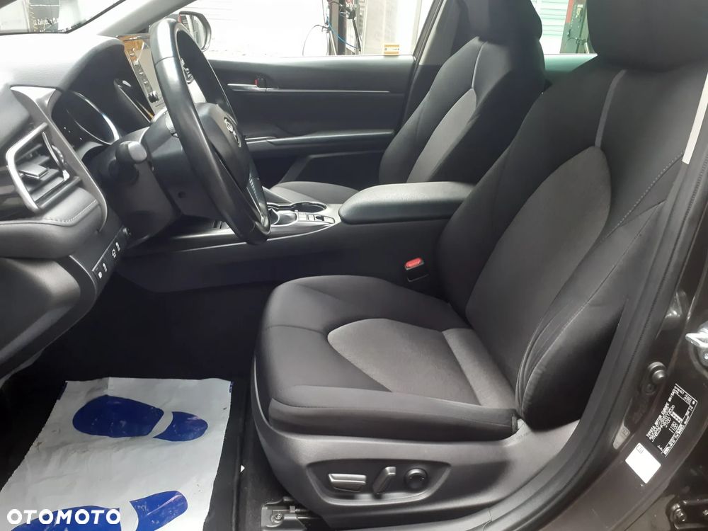 Toyota Camry - 22