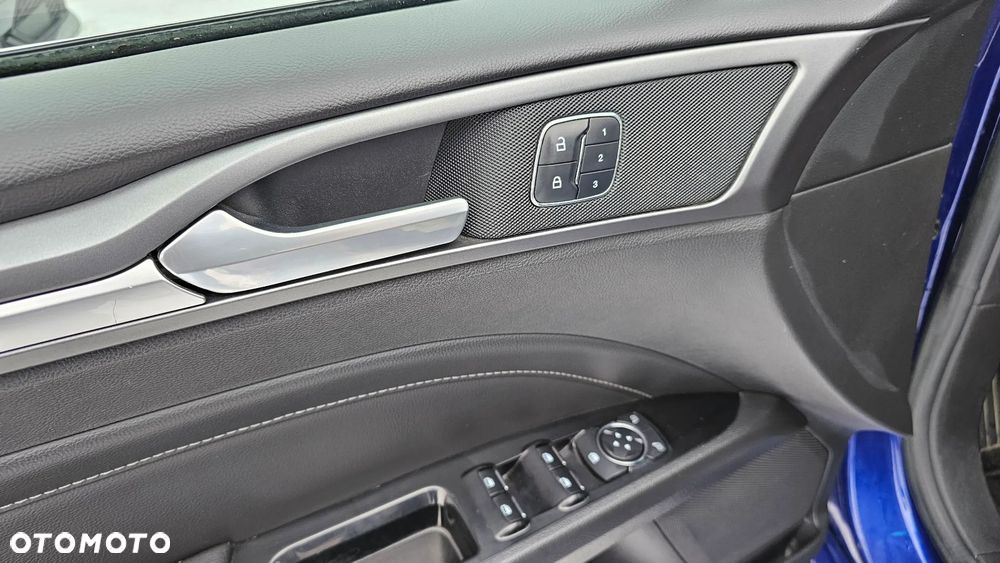 Ford Fusion 2.0 EcoBoost Titanium - 19