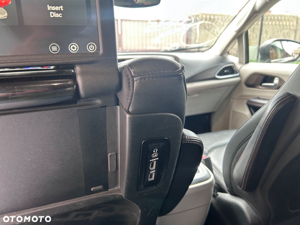 Chrysler Pacifica - 26