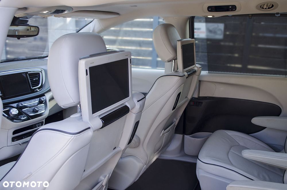 Chrysler Pacifica - 13