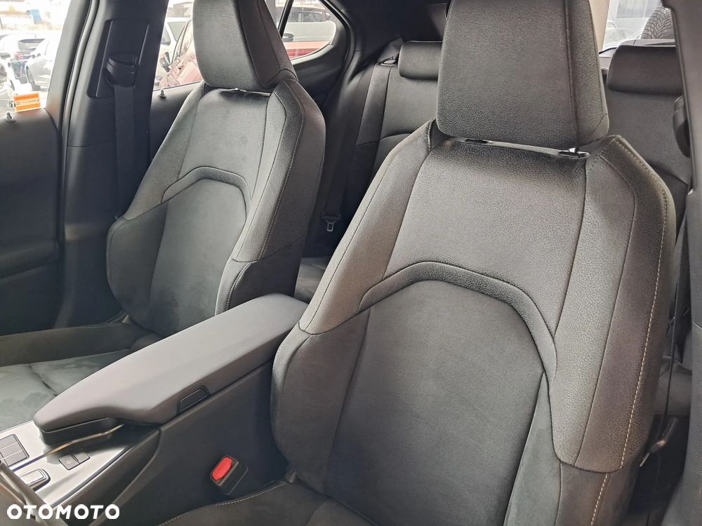 Lexus UX 300h Business - 13