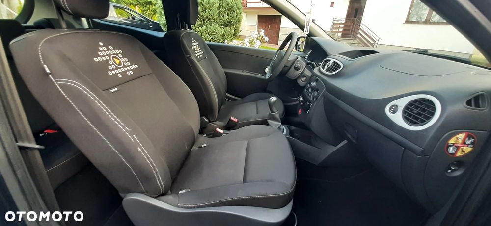 Renault Clio - 25