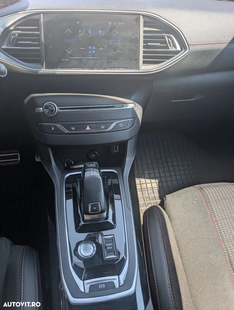 Peugeot 308 - 8