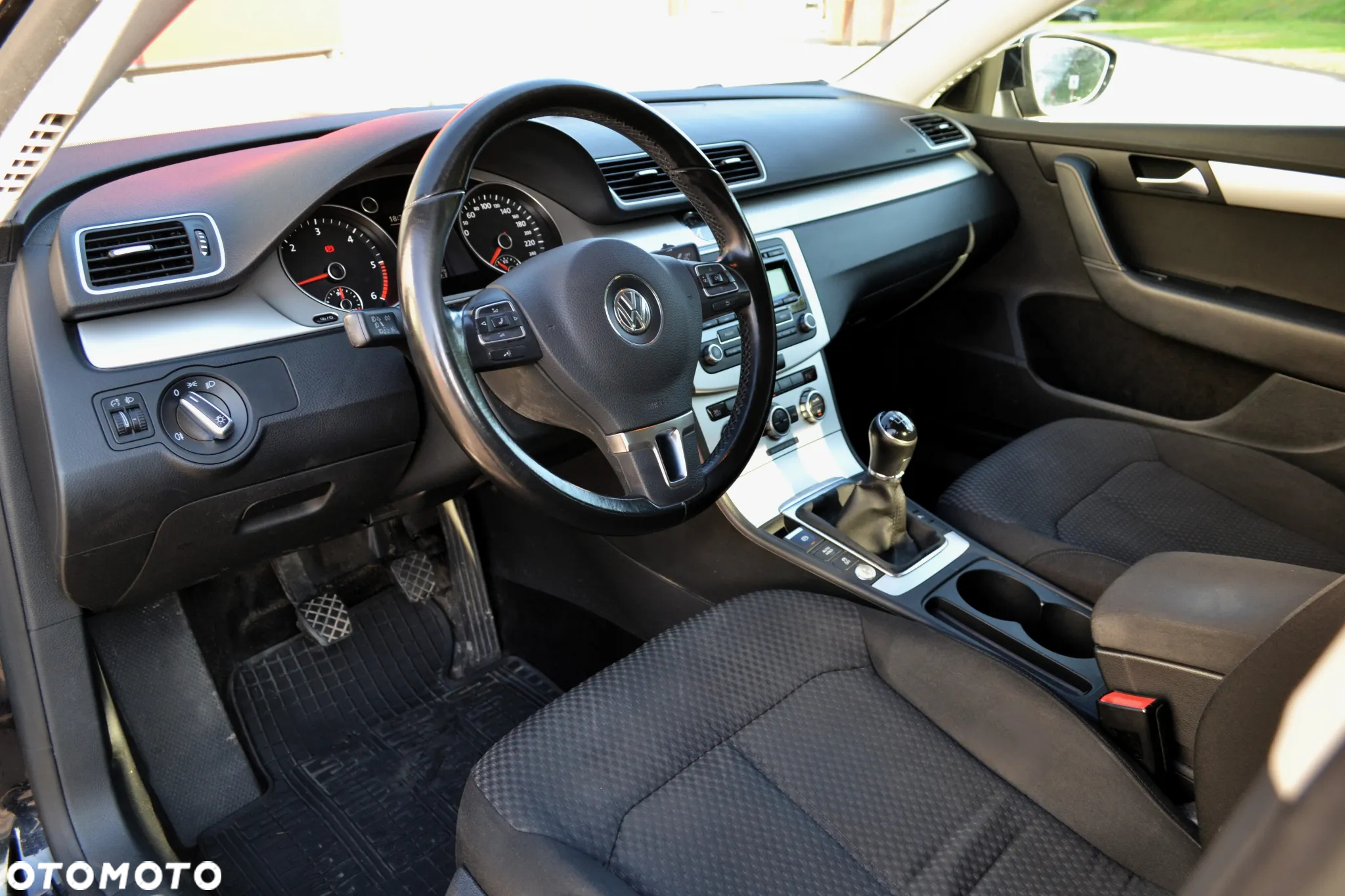 Volkswagen Passat 1.6 TDI Trendline - 5