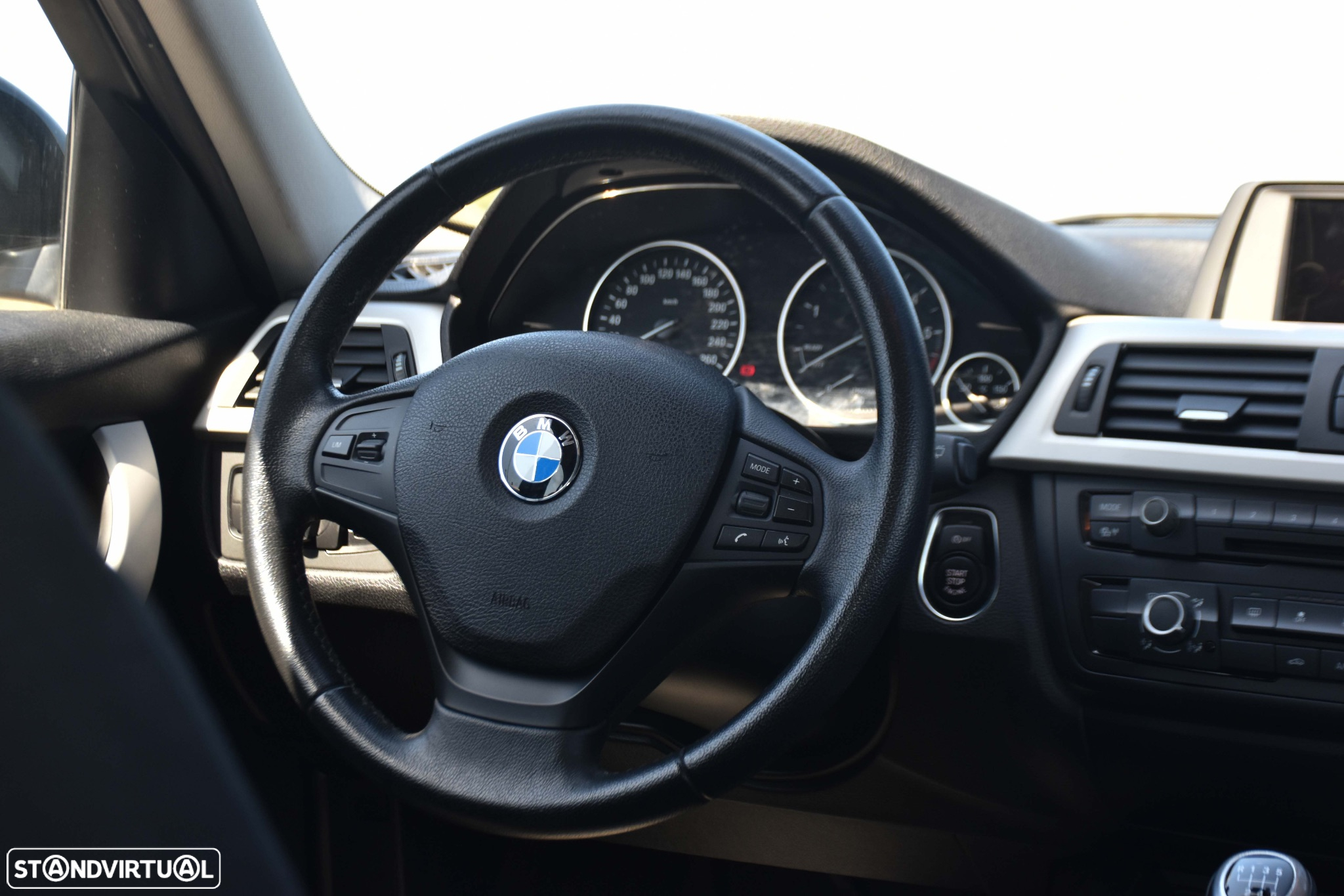 BMW 318 d Line Sport - 12