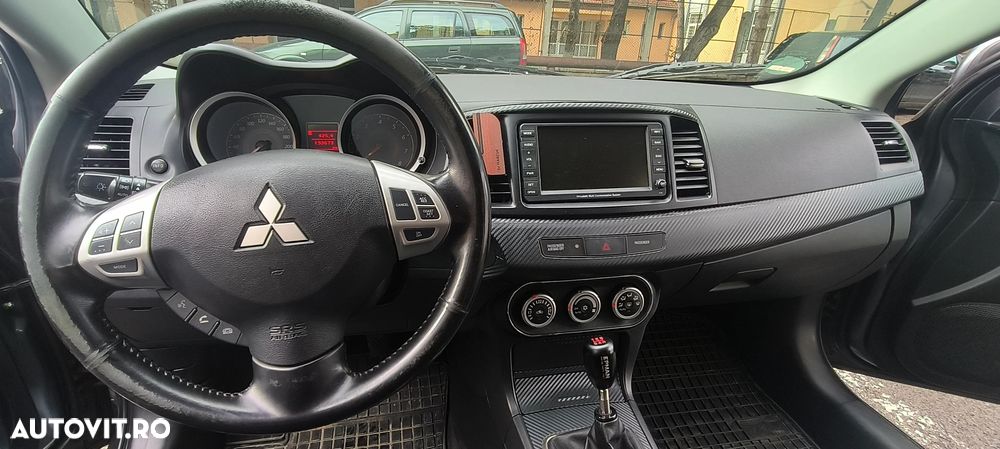 Mitsubishi Lancer - 8