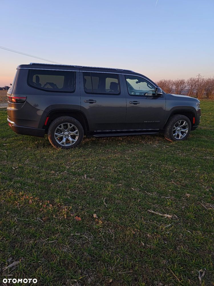 Jeep Wagoneer - 19