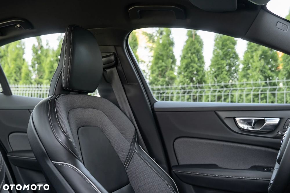 Volvo S60 B5 B AWD R-Design - 27
