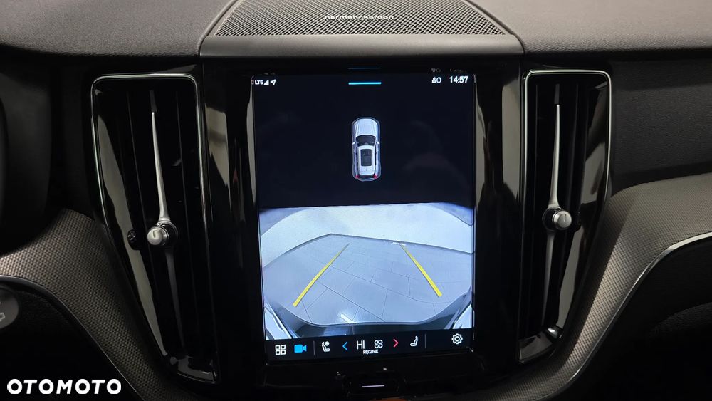 Volvo XC 60 B4 D Plus Dark - 33