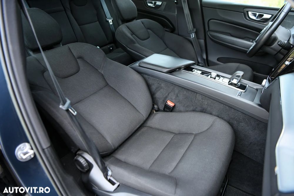 Volvo XC 60 B4 MHEV AT8 FWD Momentum - 16