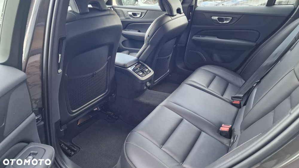 Volvo V60 Cross Country - 8