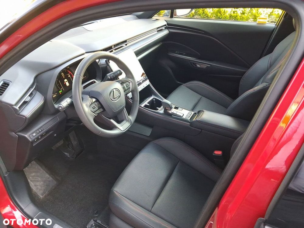 Lexus LBX - 10