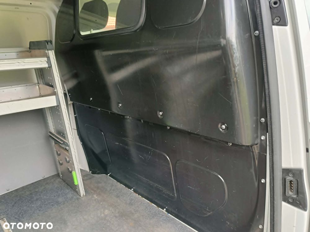 Volkswagen Transporter - 32