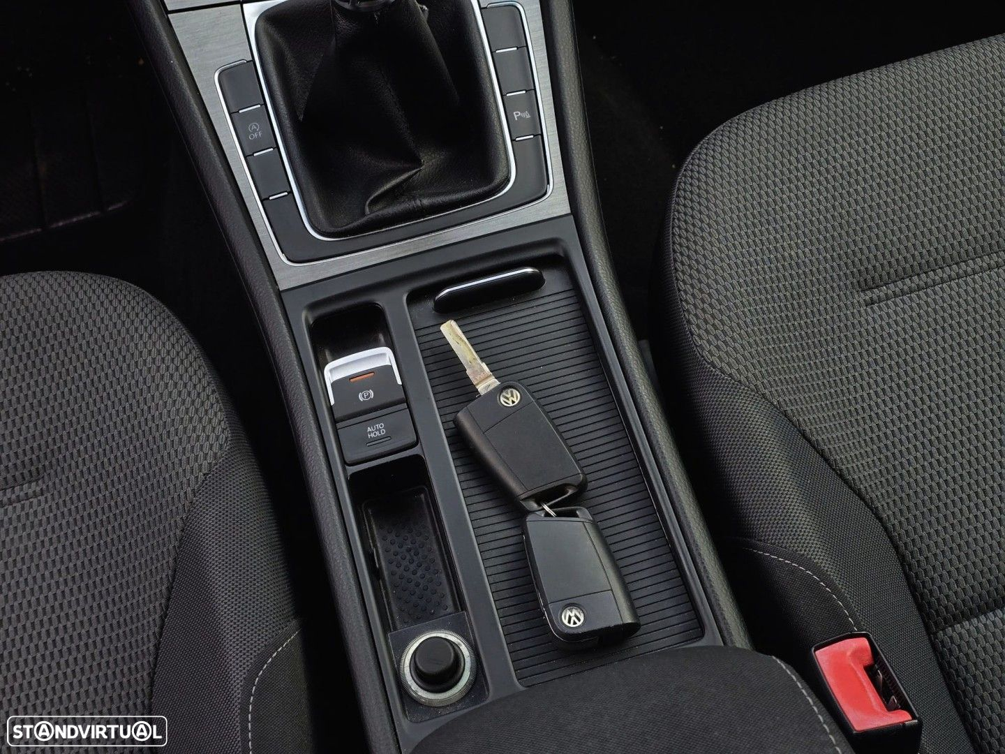 VW Golf 1.6 TDi Confortline - 16