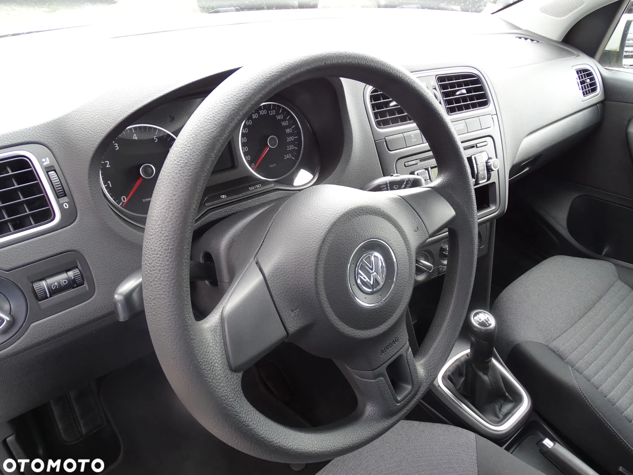 Volkswagen Polo 1.2 Blue Motion Technology Comfortline - 27