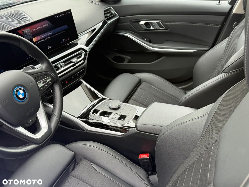 BMW Seria 3 320e M Sport - 28