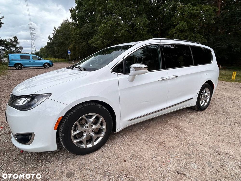 Chrysler Pacifica - 2