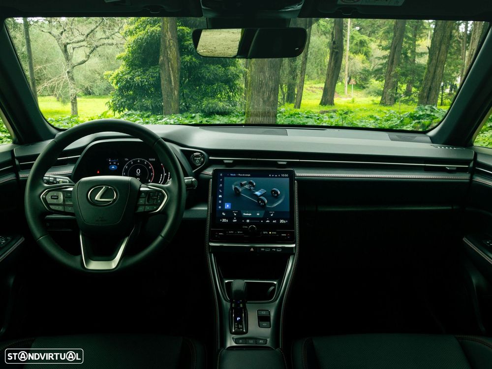 Lexus LBX - 9
