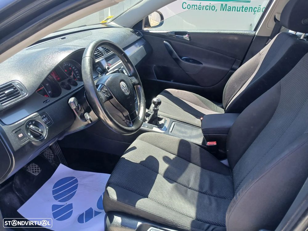 VW Passat 2.0 TDI Trendline - 14