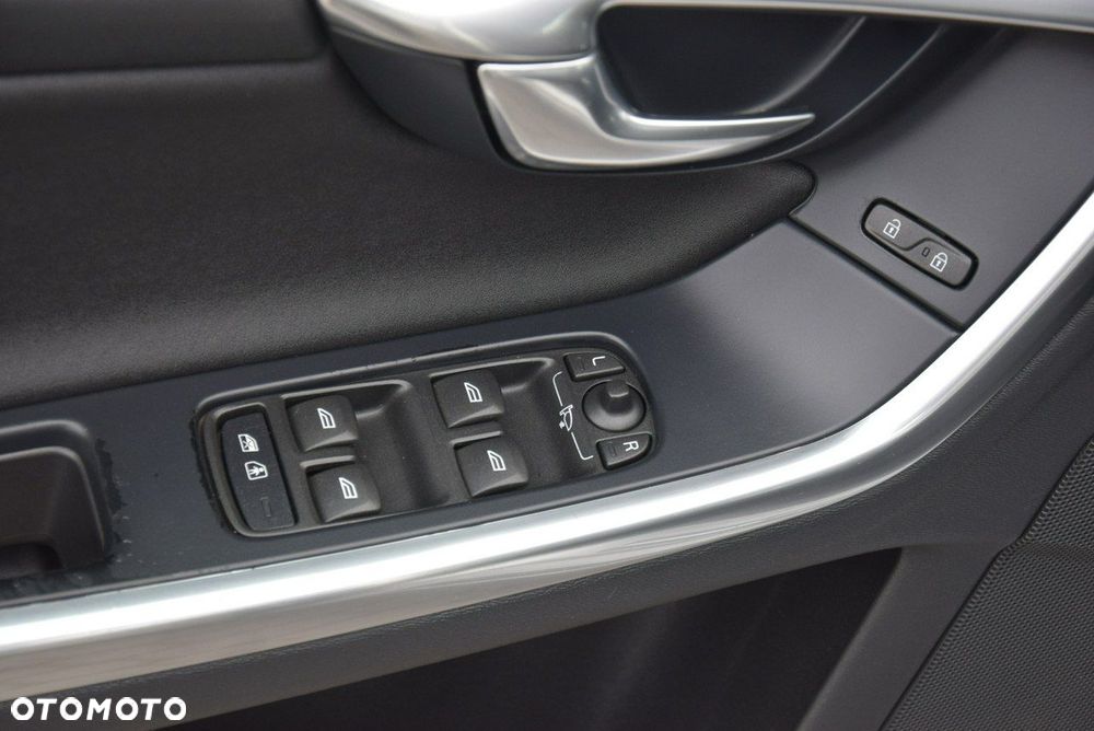 Volvo V60 D4 Momentum - 30