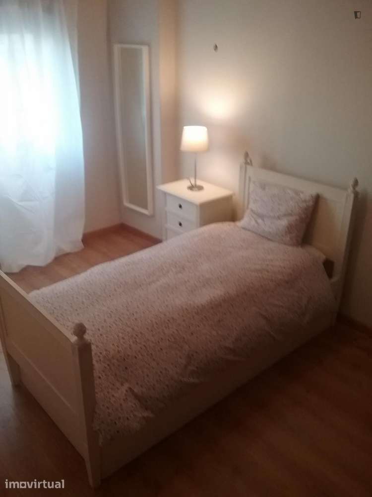 Quarto - localizado em Benfica Lisbon - Grande imagem: 3/22