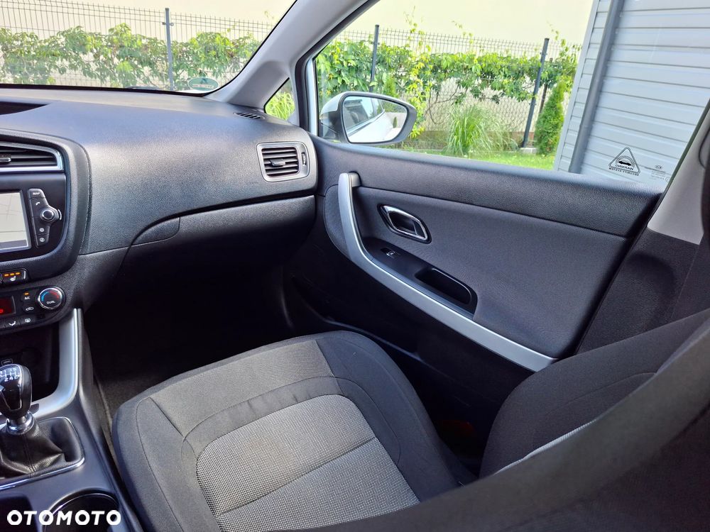 Kia Ceed 1.4 CVVT ISG Dream Team Edition - 35