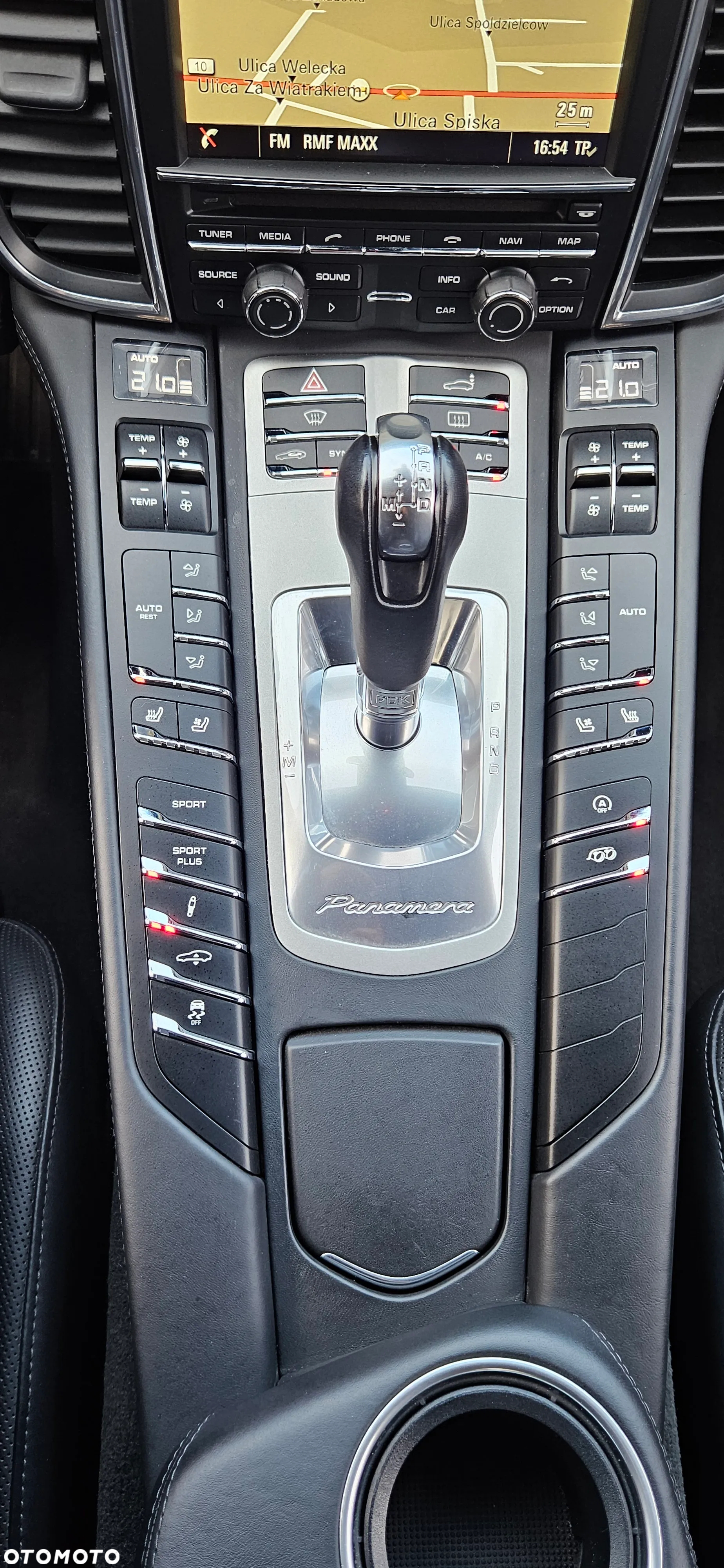 Porsche Panamera Turbo PDK - 38
