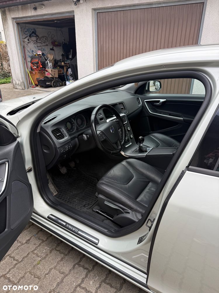 Volvo V60 D3 Momentum - 8